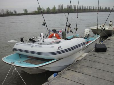 Boot mit Beiboot.jpg