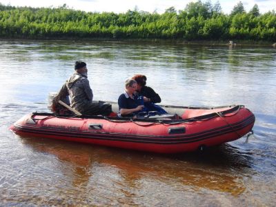 Umsteigen in die Boote.JPG