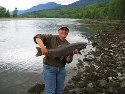 22. Astrid mit Koenigslacchs aus dem Skeena.jpg